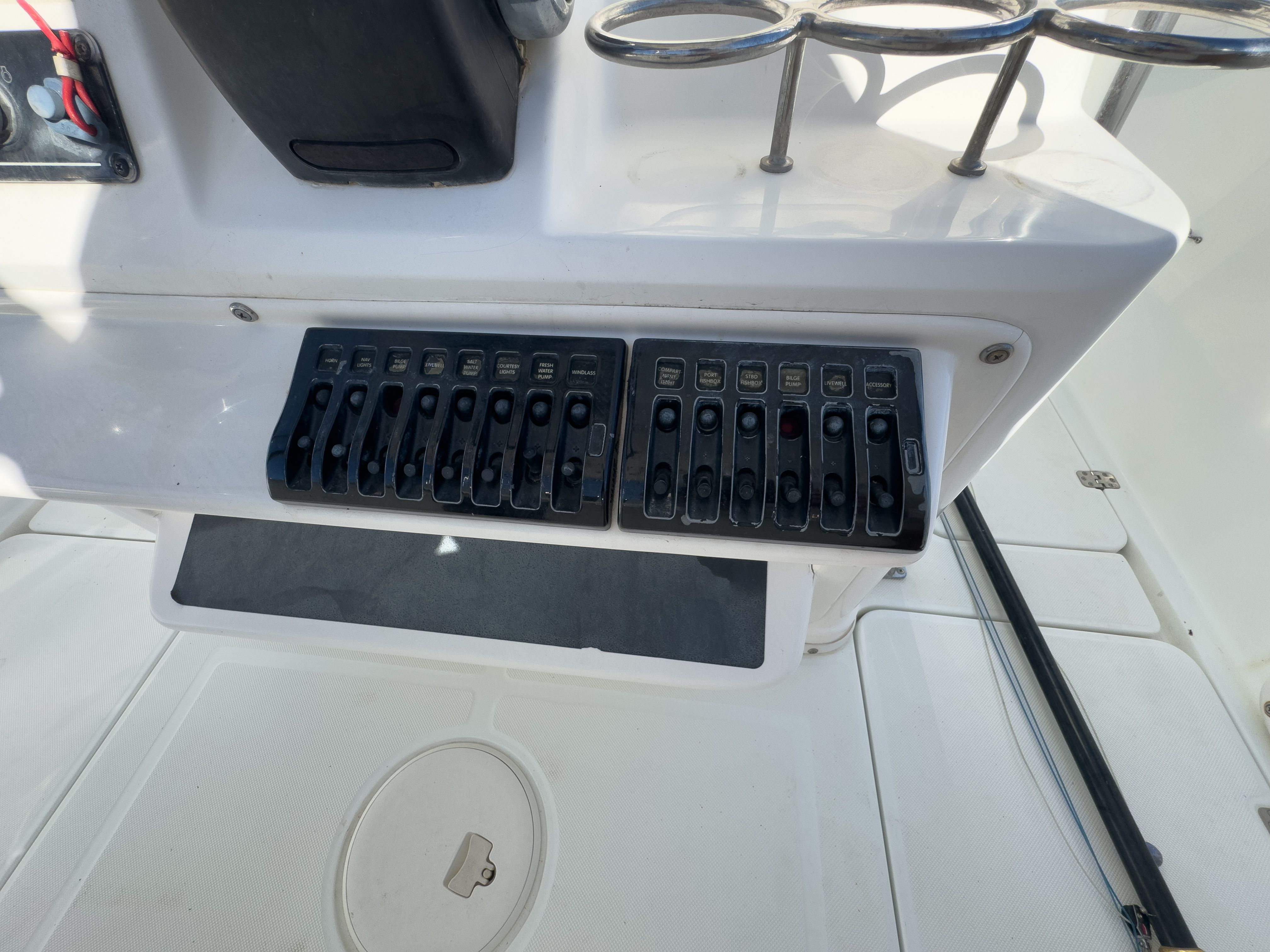 2006 Century 2901 Center Console - 18