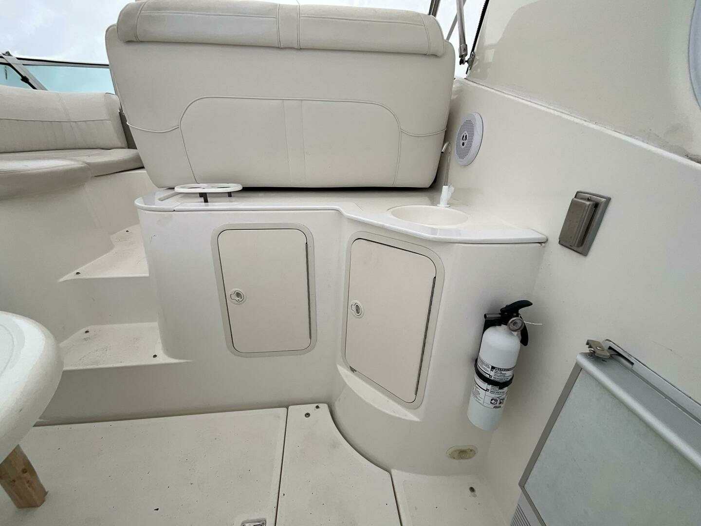 2002 Cruisers 35 Express - Image 9