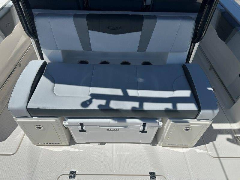 2026 Robalo R300 Center Console - 31