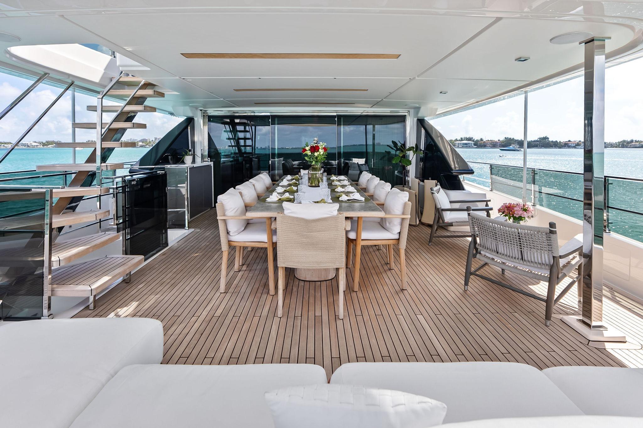 2023 Custom Line Navetta 33 - 45