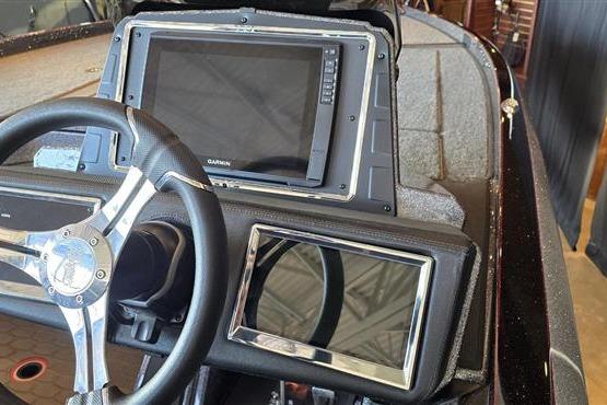 2025 Ranger Z520R Cup-Equipped boat dashboard with advanced navigation displays.