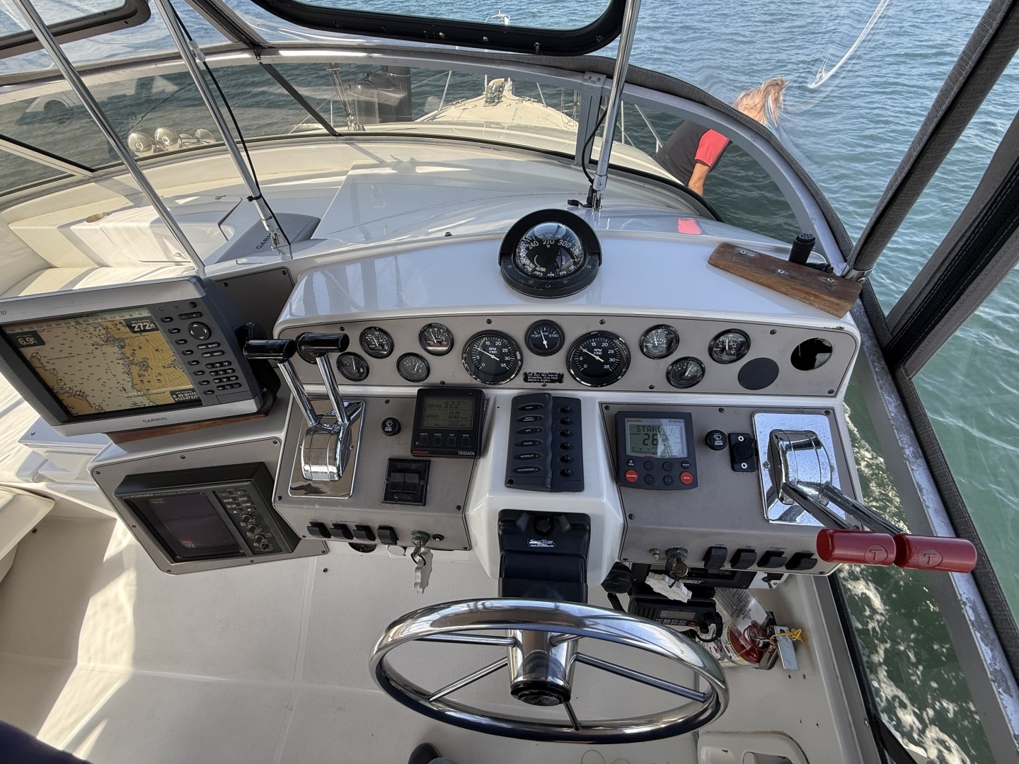 1996 Carver 370 Voyager - Image 36