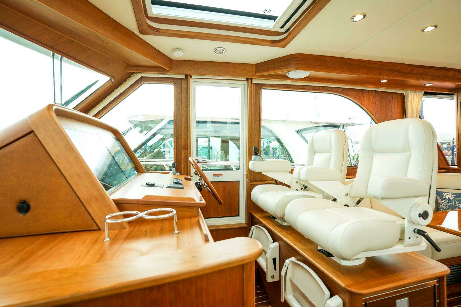 2027 Sabre 45 Salon Express - Image 22