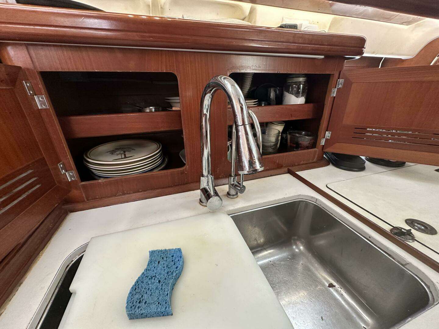 2004 Beneteau 423 - Image 33