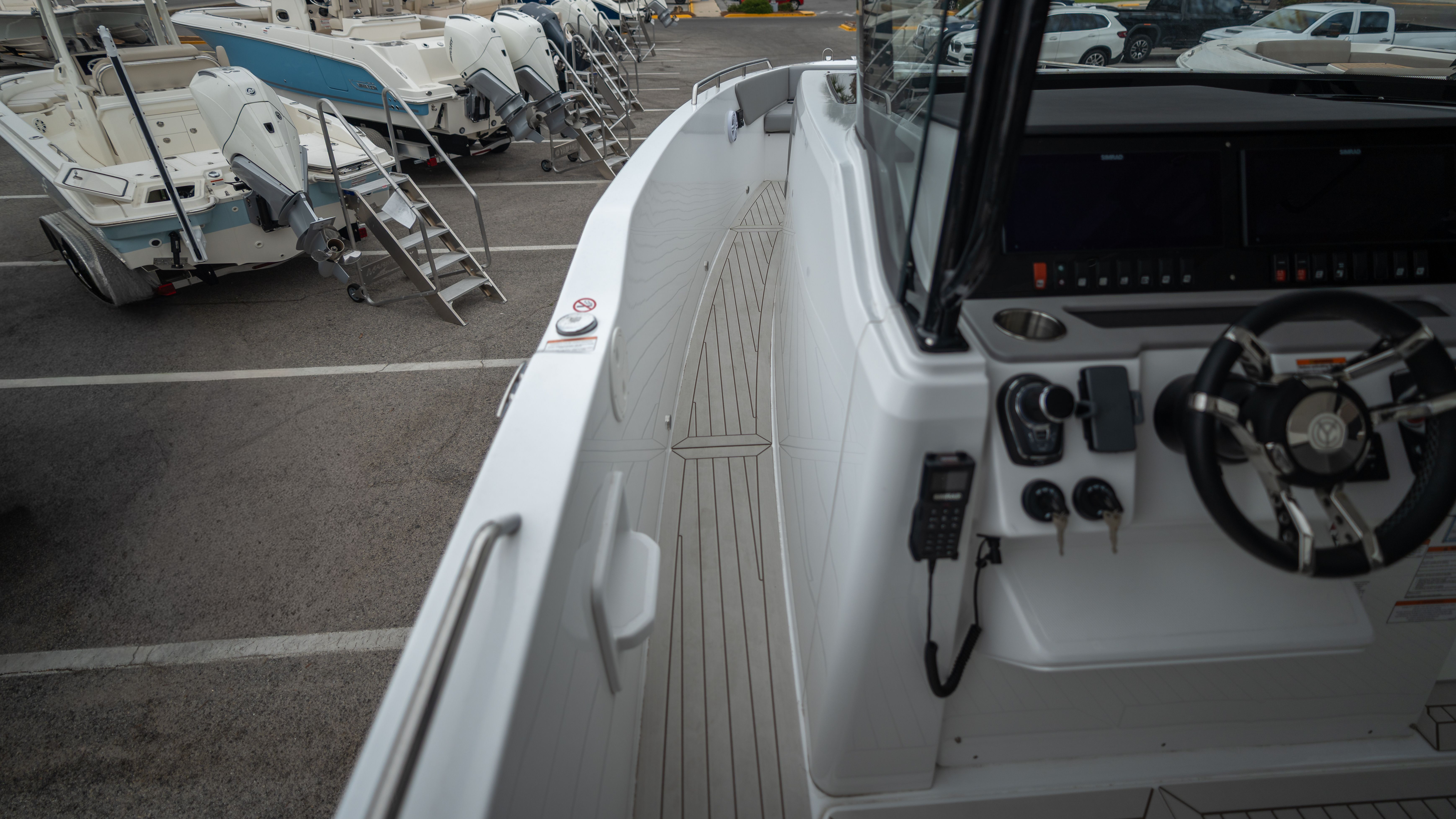 2026 Cruisers Yachts 38 VTR - 18
