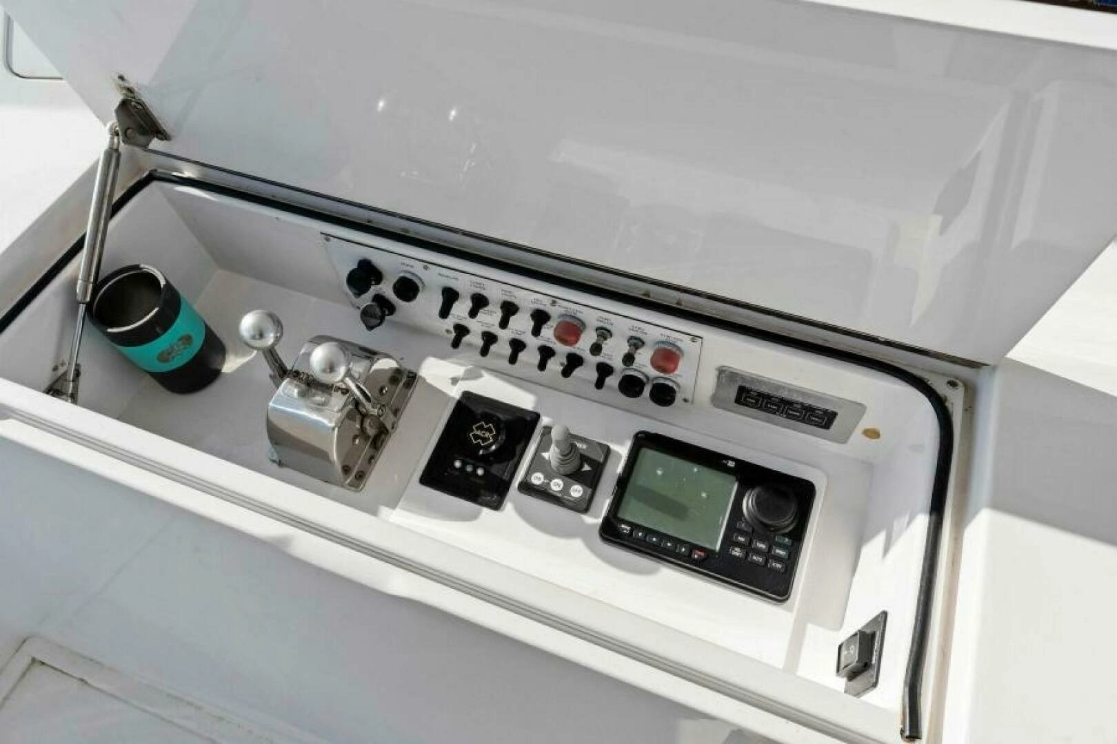 2003 Viking 48 Convertible - Image 16