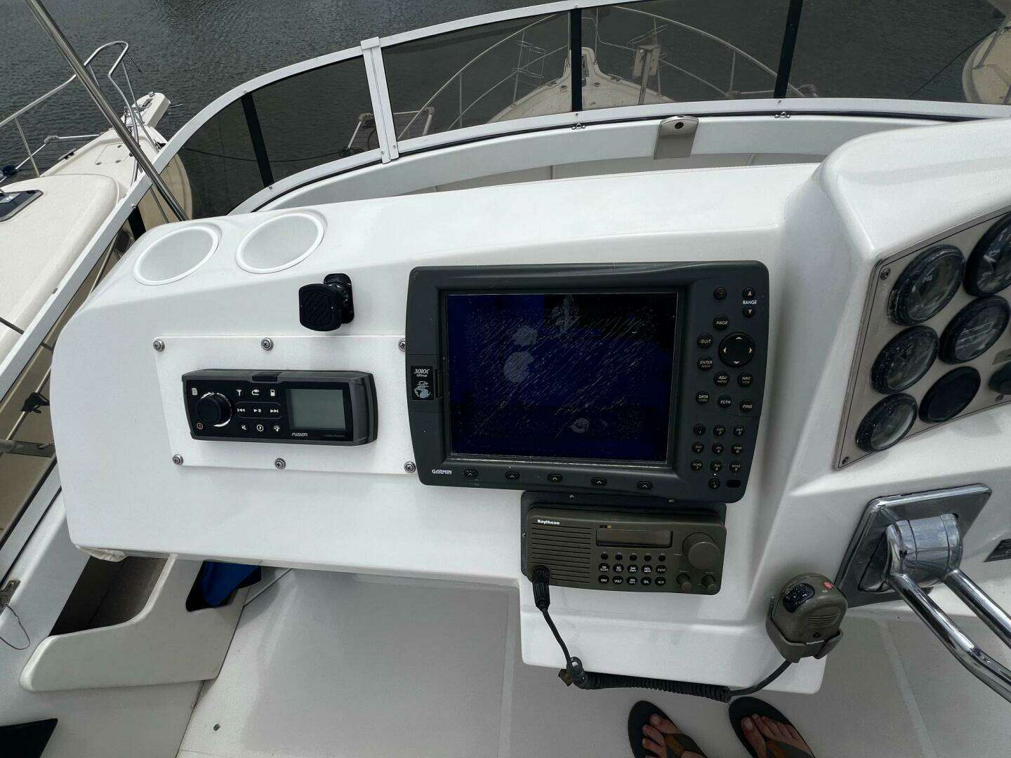 1999 Carver 356 Aft Cabin - Image 26