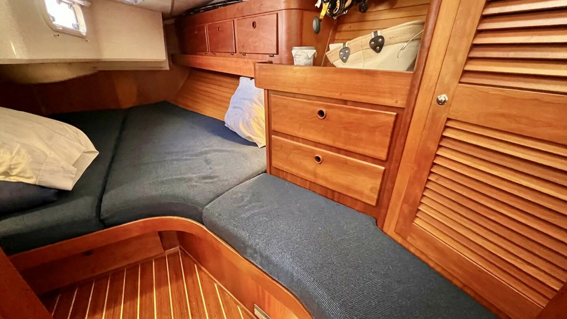 1999 Sabre 402 Sail - Image 21