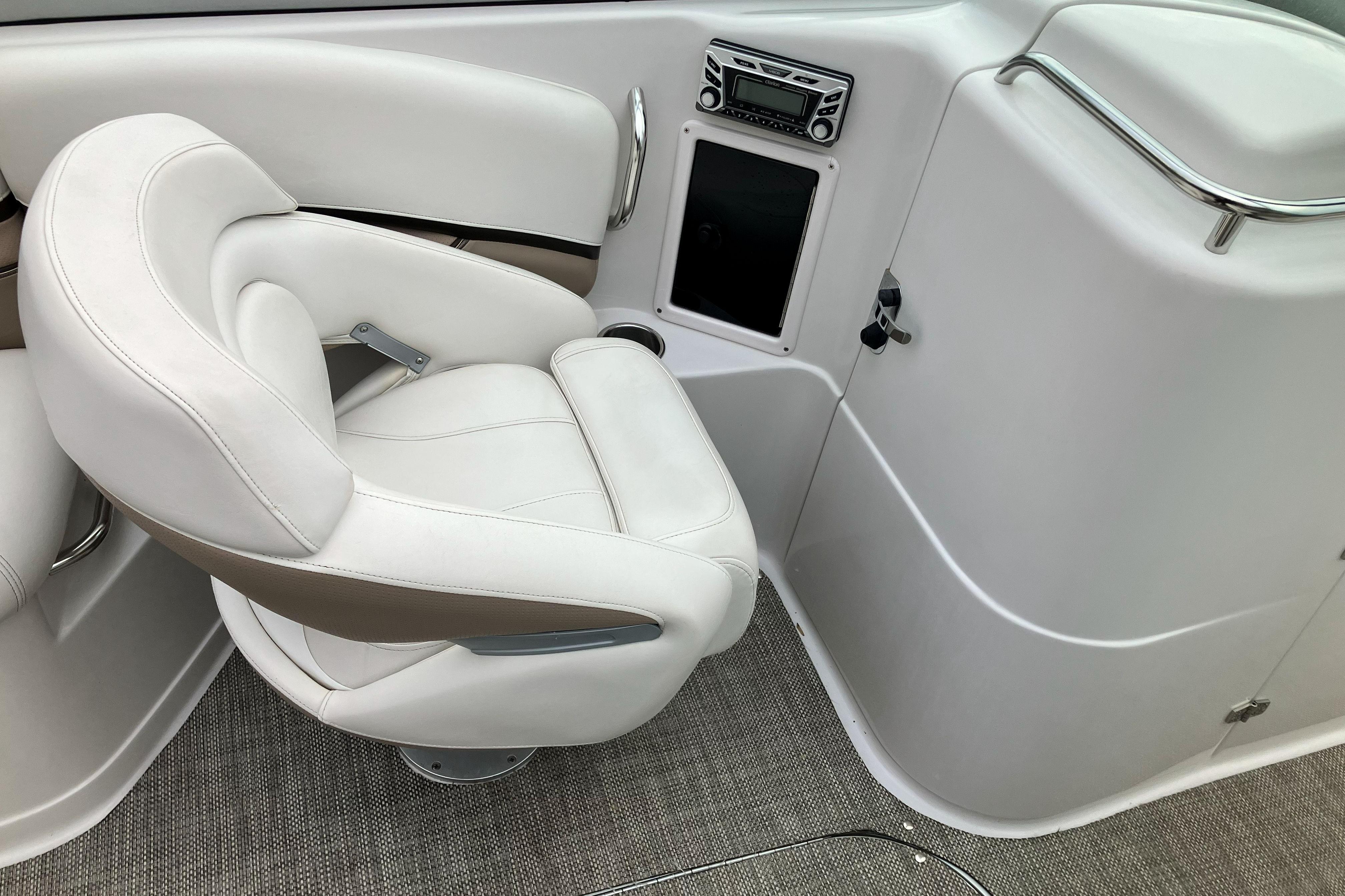 2006 Four Winns 240 Horizon boat interior with white captain's chair and control panel.