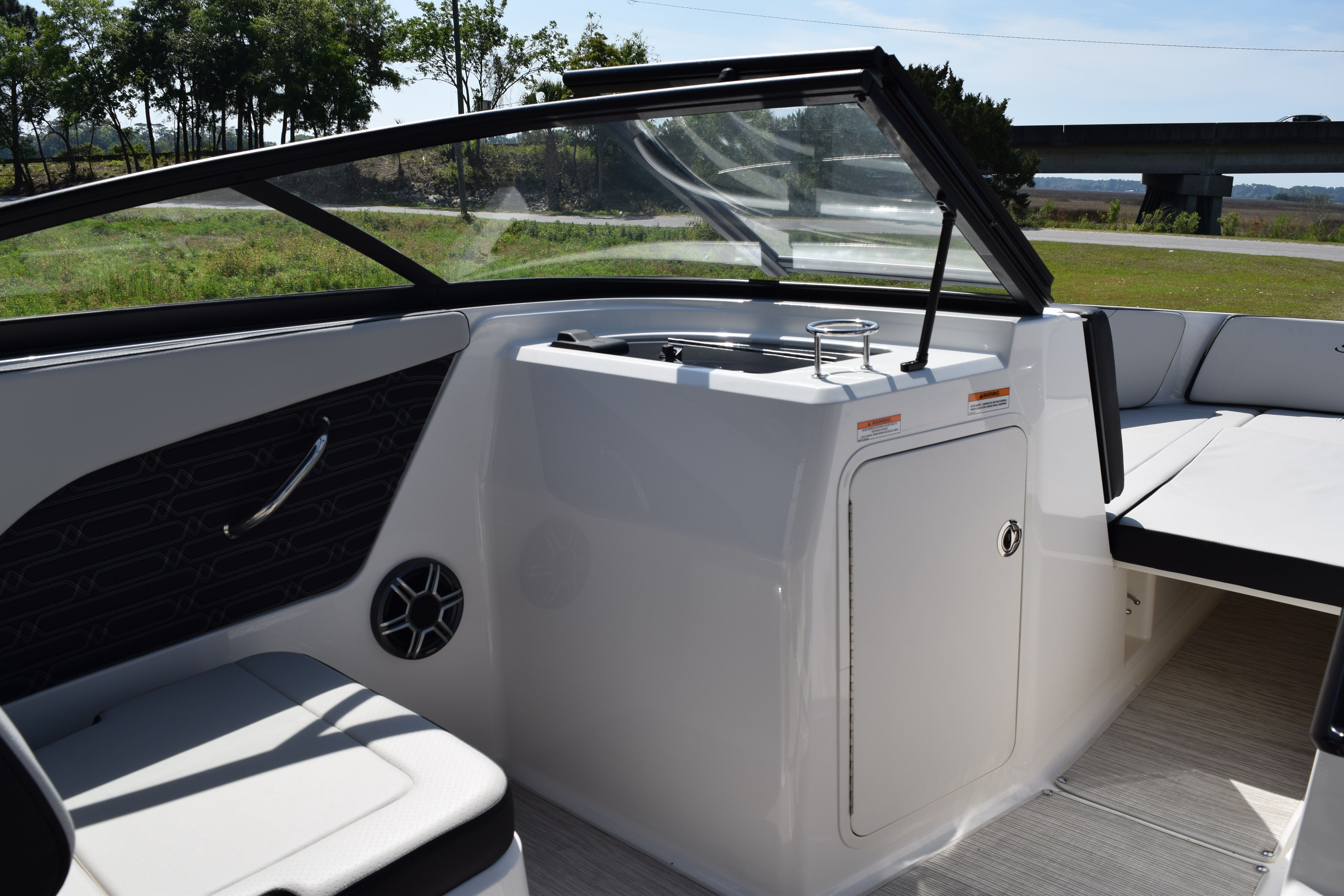 2026 Sea Ray SPX 210 Outboard - 12
