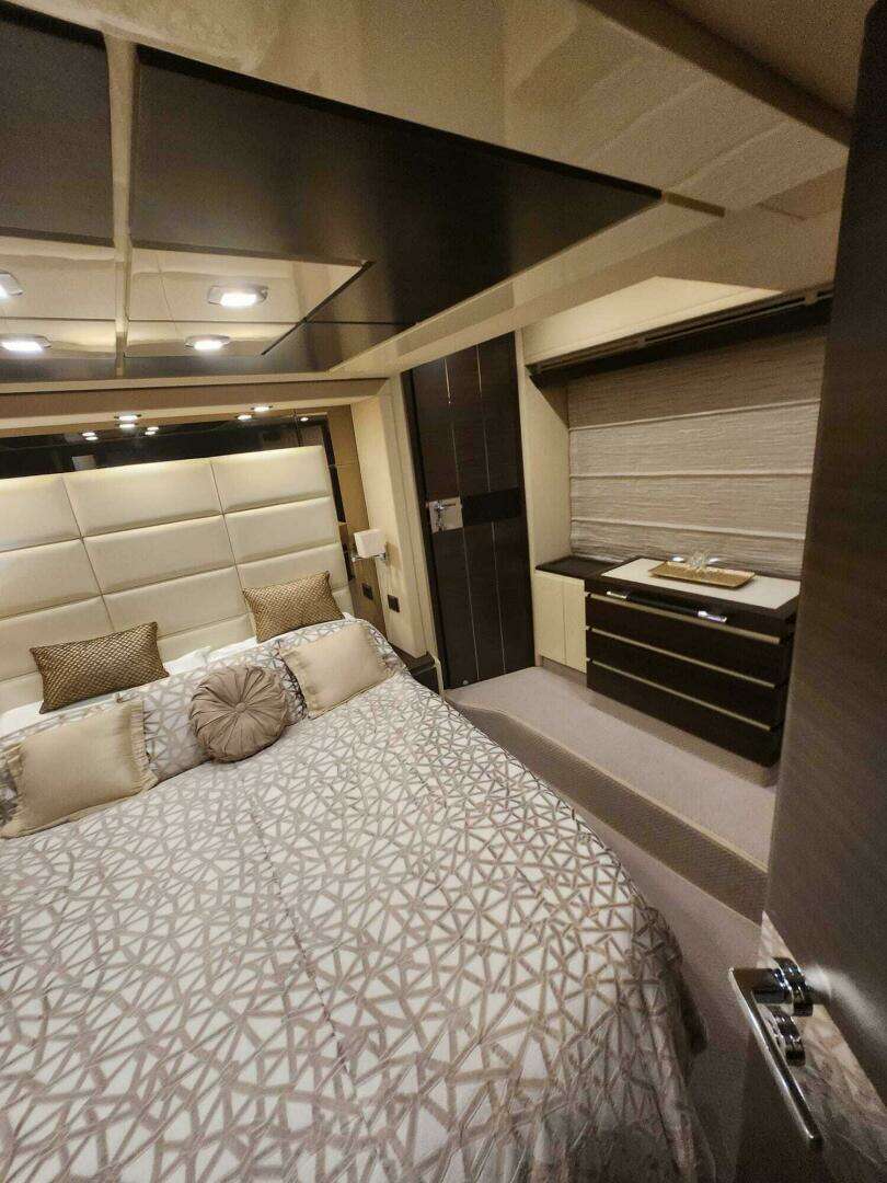 2014 Azimut Flybridge - Image 73