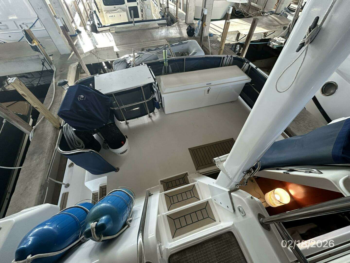 2004 Mainship 430 - Image 26