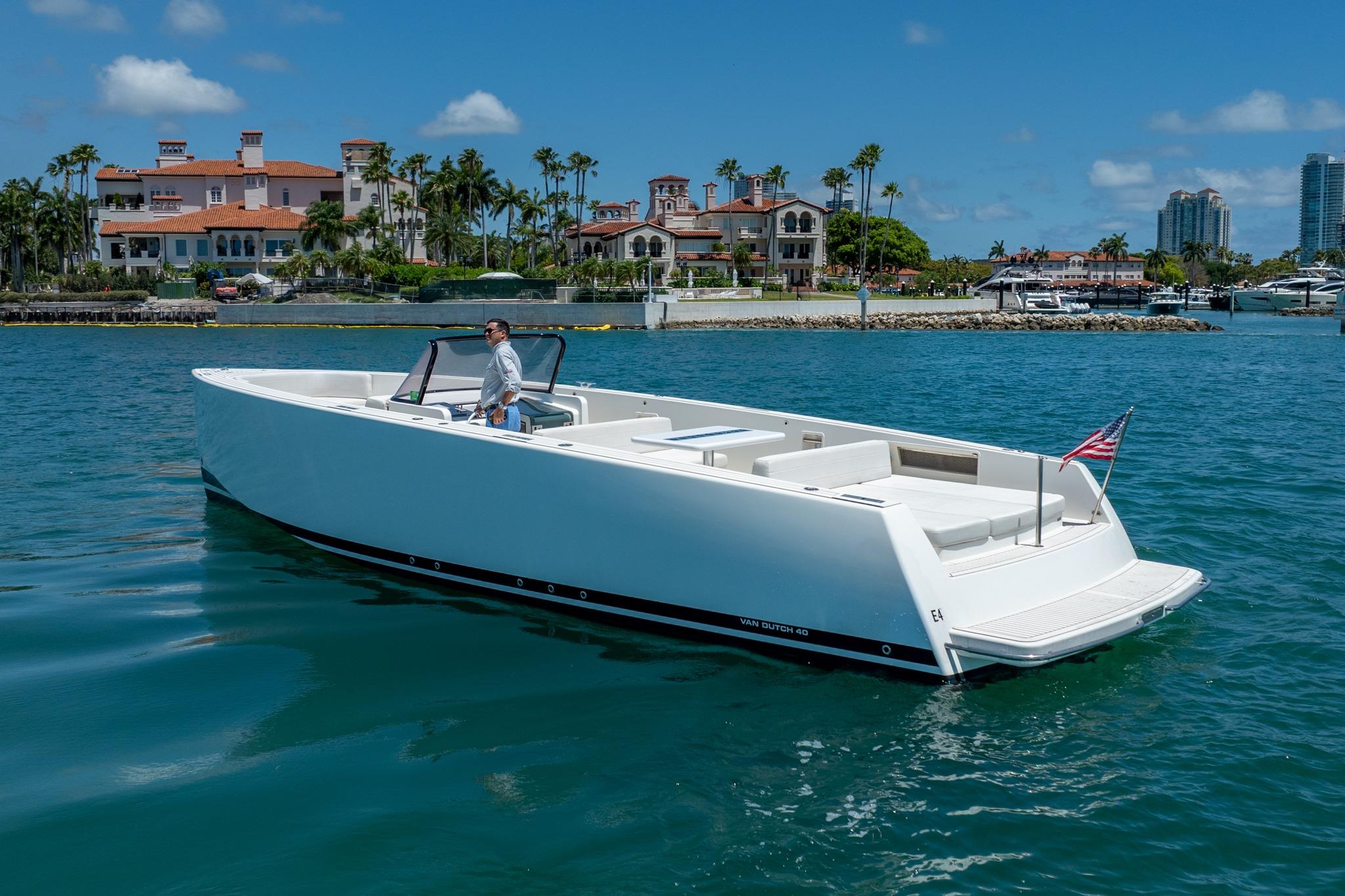 2014 VanDutch 40