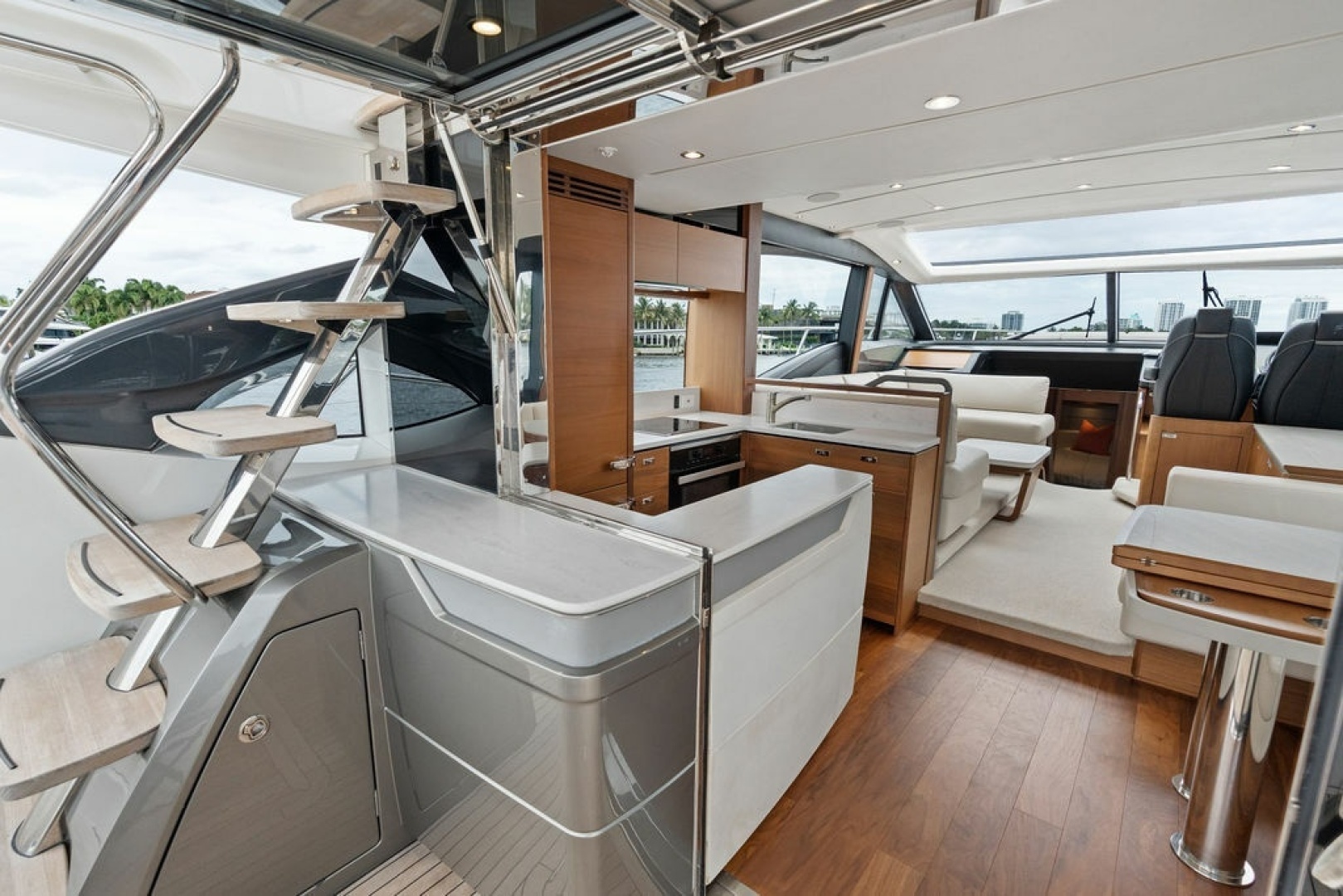 2020 Princess S62 Sportbridge - Image 32