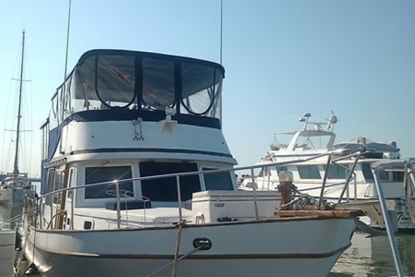 1981 Marine Trading 44 Double Cabin