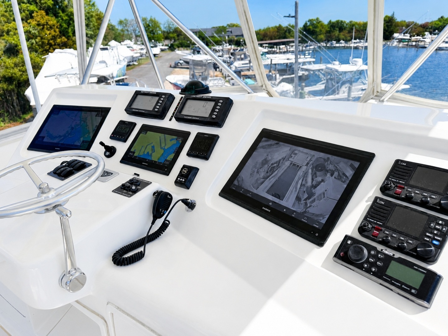 2004 Ocean Yachts 50 Convertible - Image 9