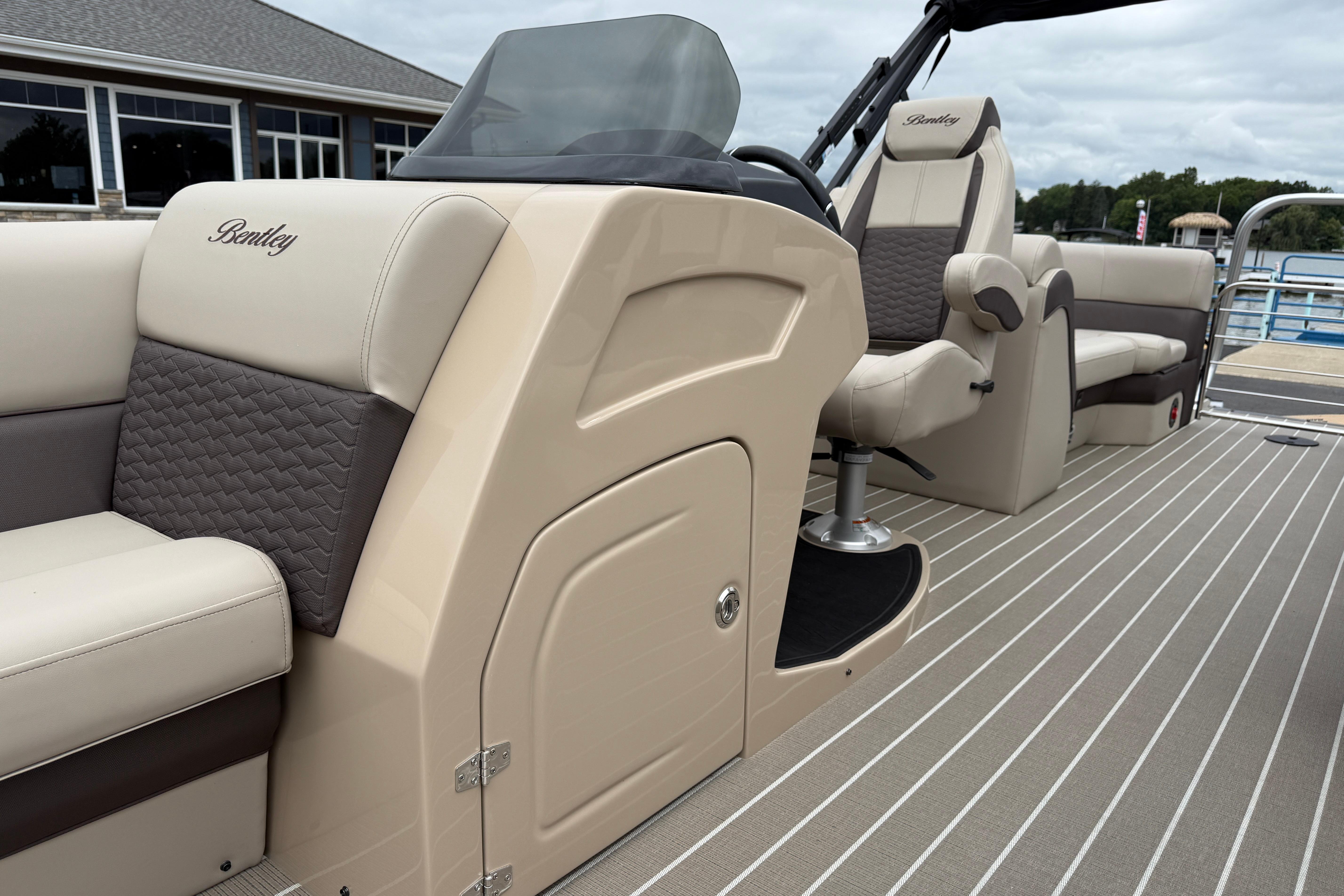 2026 Bentley Pontoons Elite 253 Admiral interior with luxurious seating and modern design.