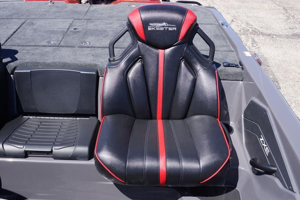 2026 Skeeter ZXE21 boat seat with black and red design, showcasing sleek style and comfort.