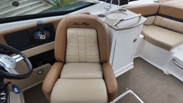 2015 Sea Ray SLX 250 - 24