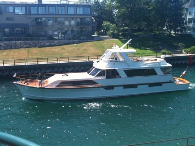 1974 Pacemaker Cockpit Motoryacht