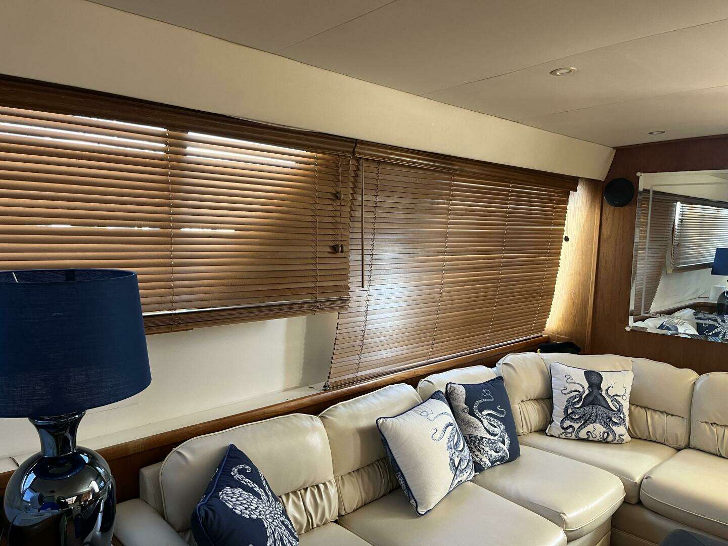 1995 Carver 440 Aft Cabin - Image 12