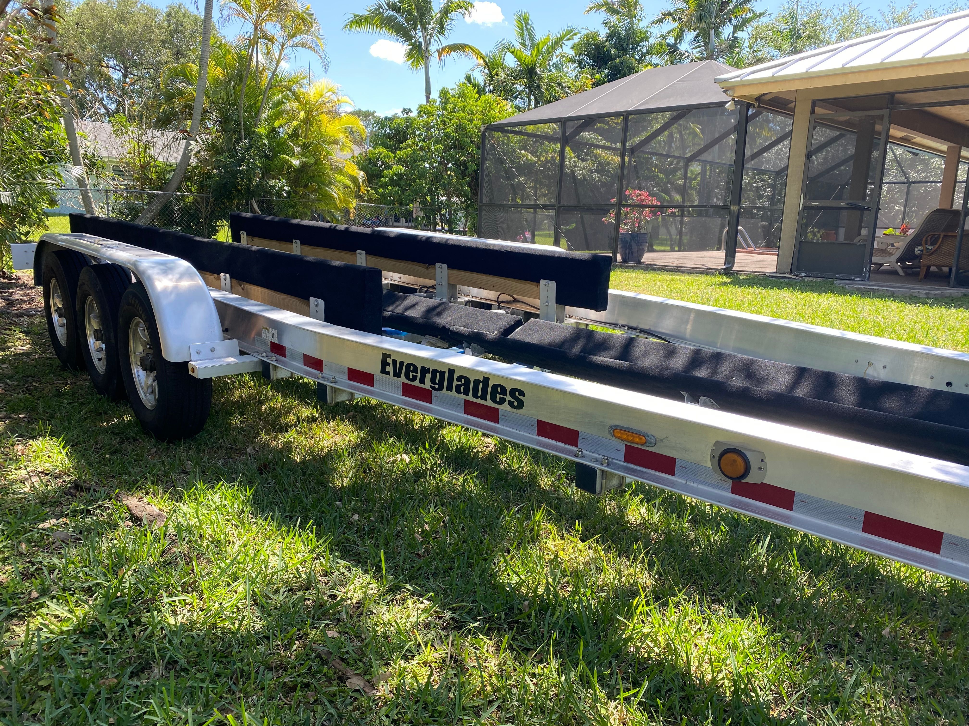 2009 Everglades 365 Center Console - 136