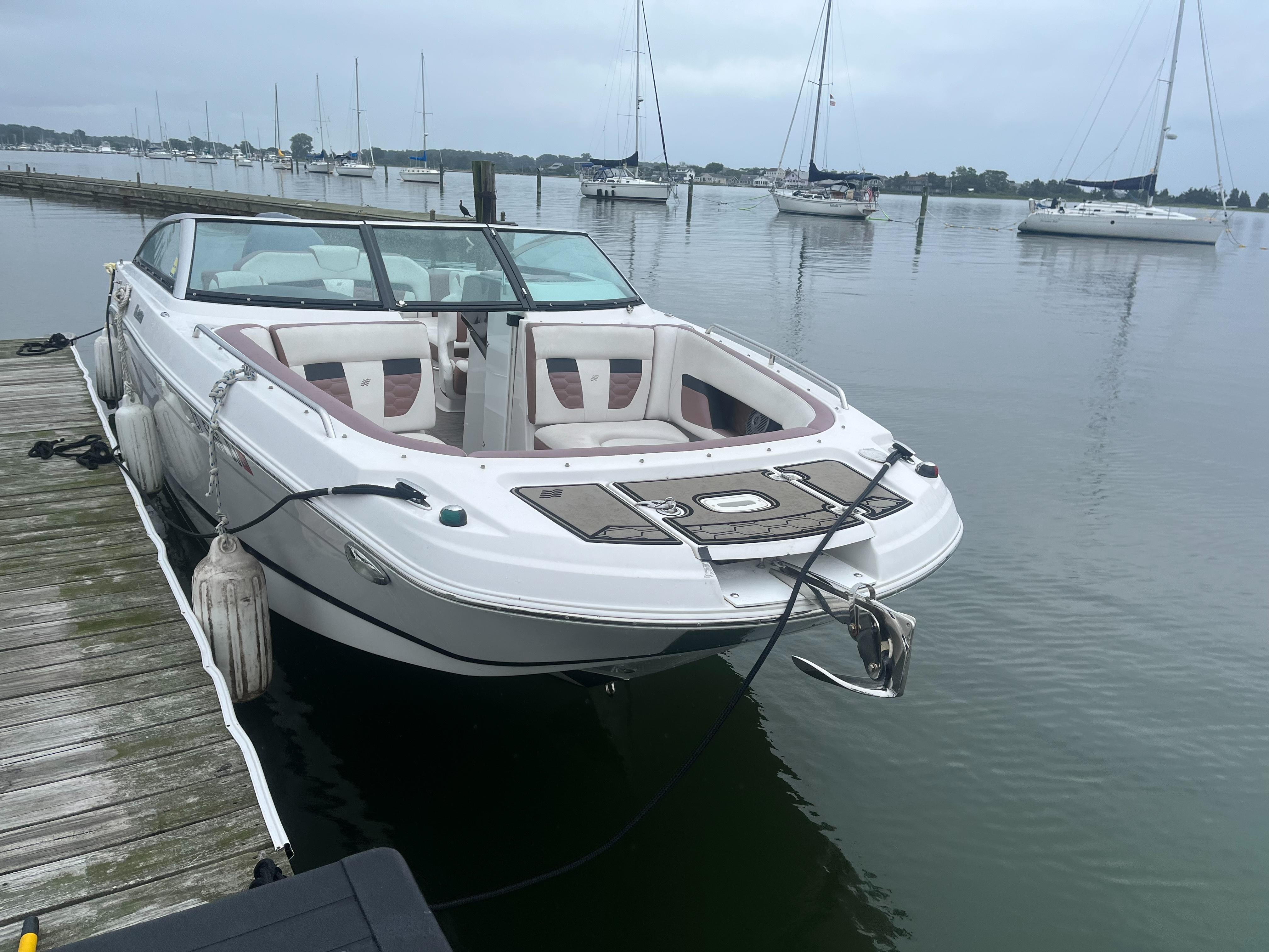 2017 Four Winns V248