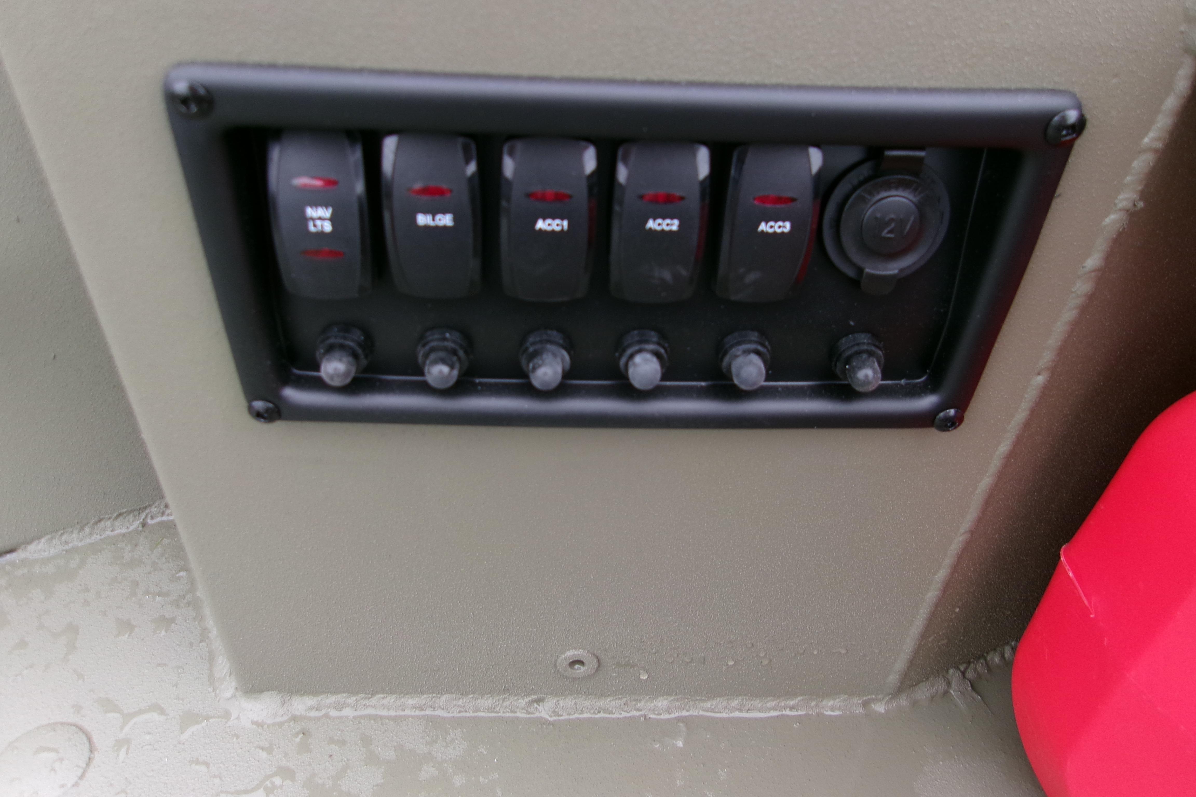 Control panel of 2026 Tracker Grizzly 1650 T Prairie Wings Edition boat.