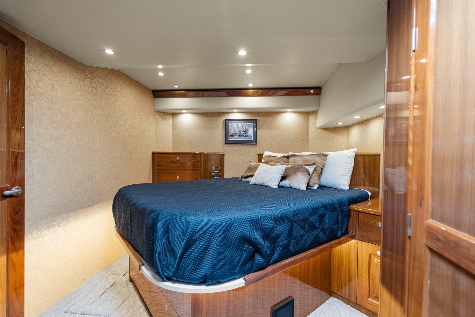 2007 Viking Enclosed Flybridge - Image 16