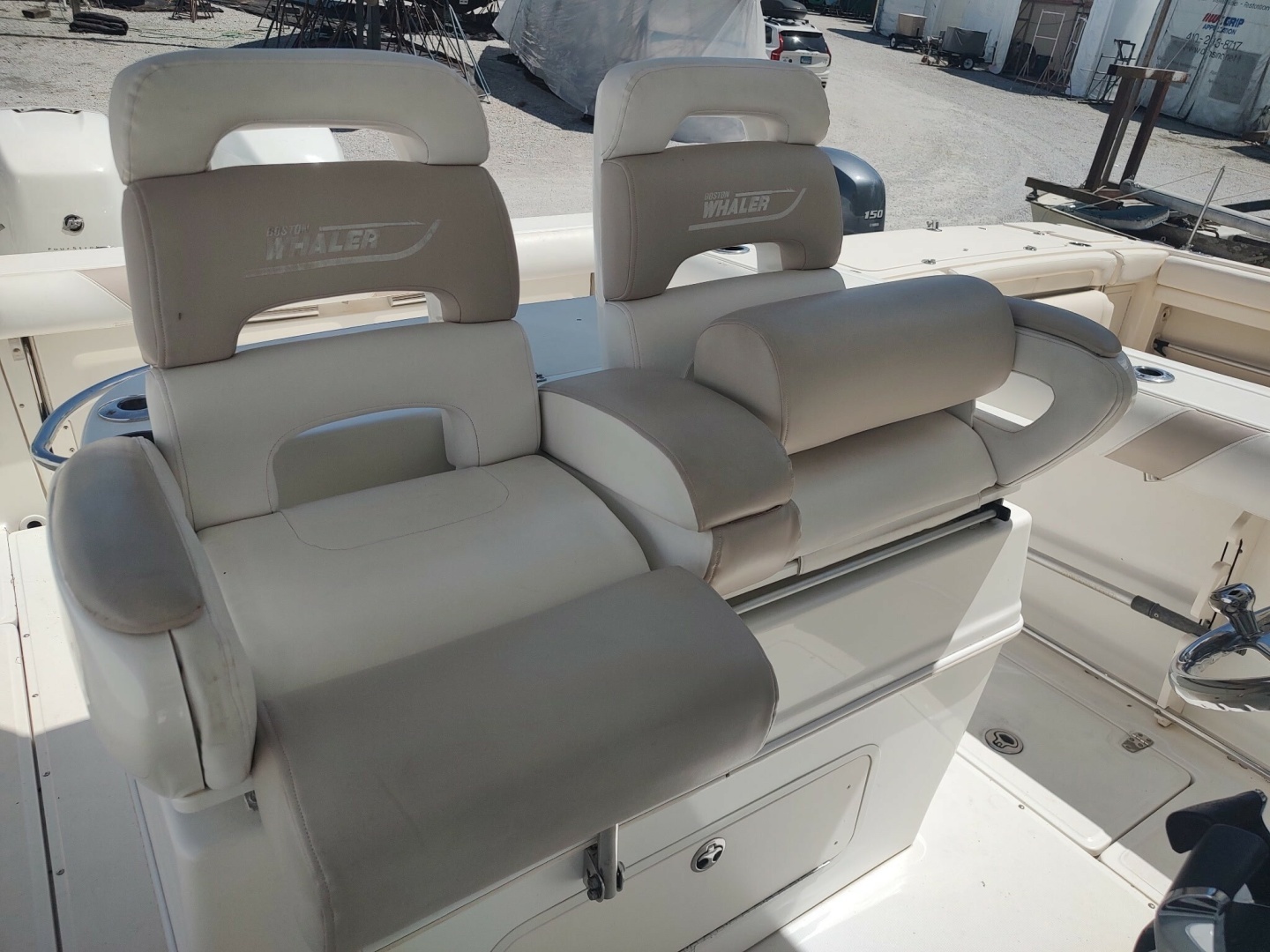 2006 Boston Whaler 320 Outrage - Image 29