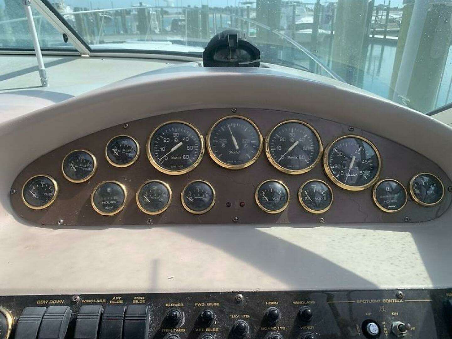 2003 Cruisers Yachts 3372 Express - Image 12