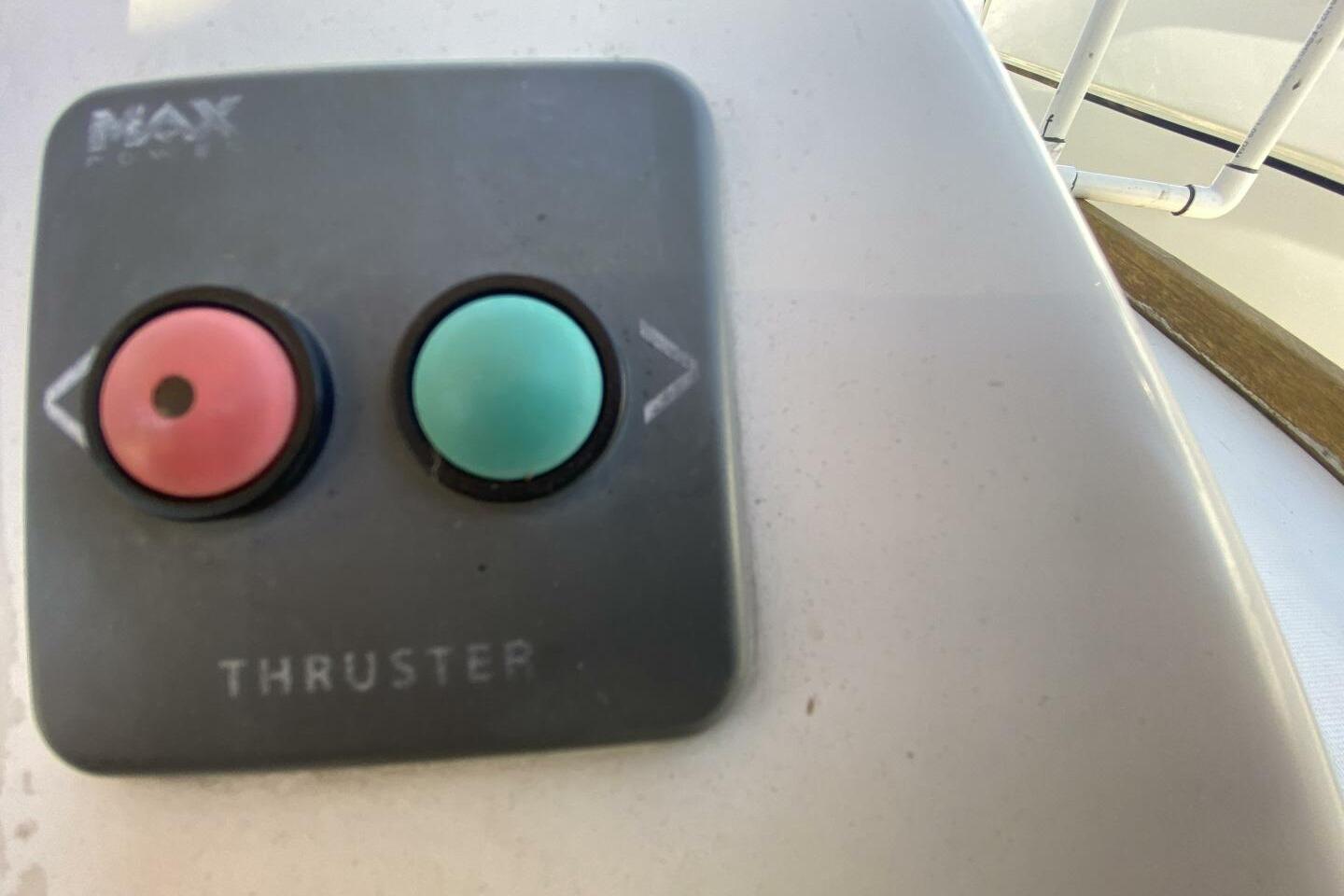 Control panel with red and green buttons for Beneteau 43 thruster, 2009 model.