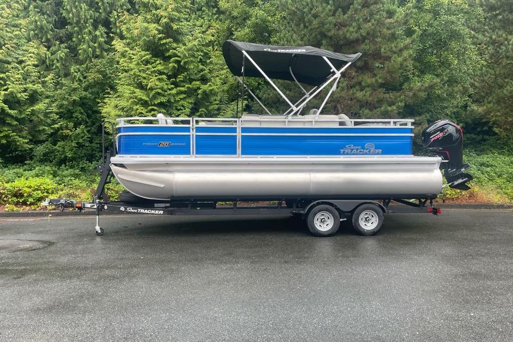 2026 Sun Tracker Fishin' Barge 20 DLX