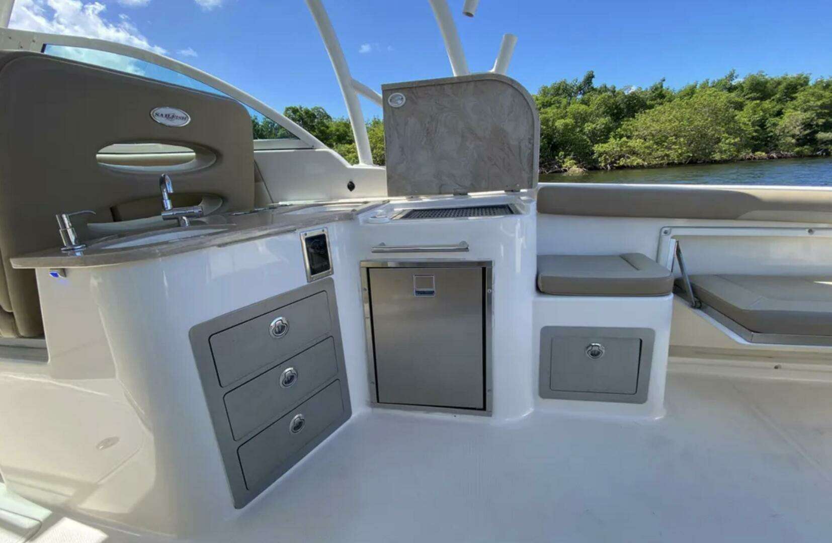 2018 Sailfish 325 DC - Image 7