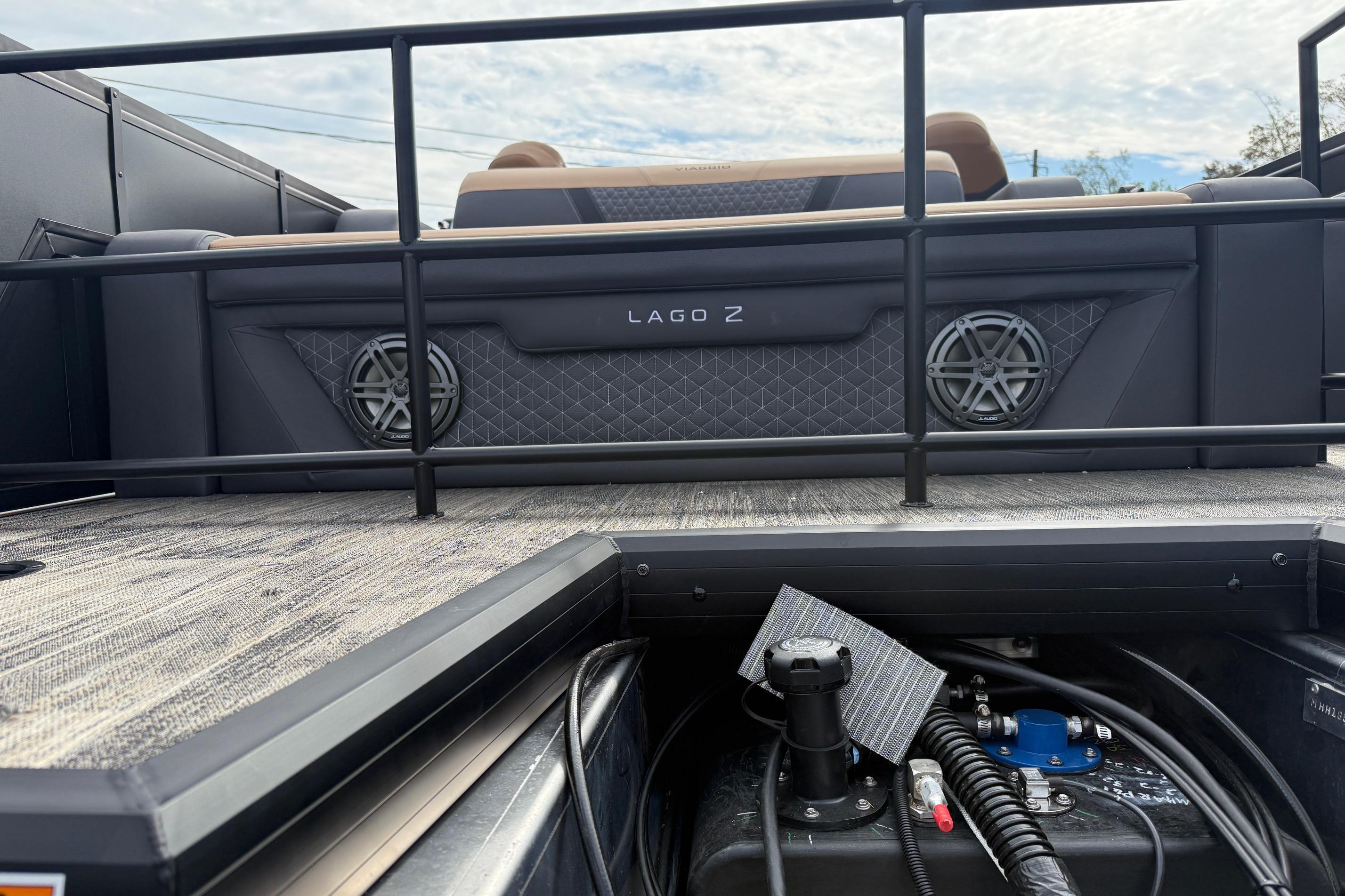 2026 Viaggio Lago Z22S-CC boat deck with speakers and railing, showcasing modern design.