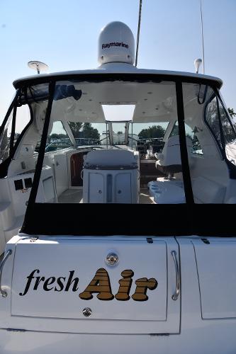 2010 Cruisers Yachts 390 Sports Coupe, rear view with "fresh Air" text.