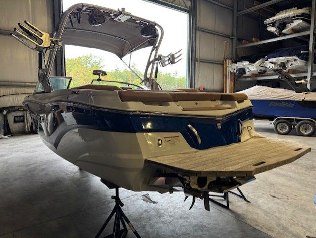 2020 MasterCraft XT22 - 5