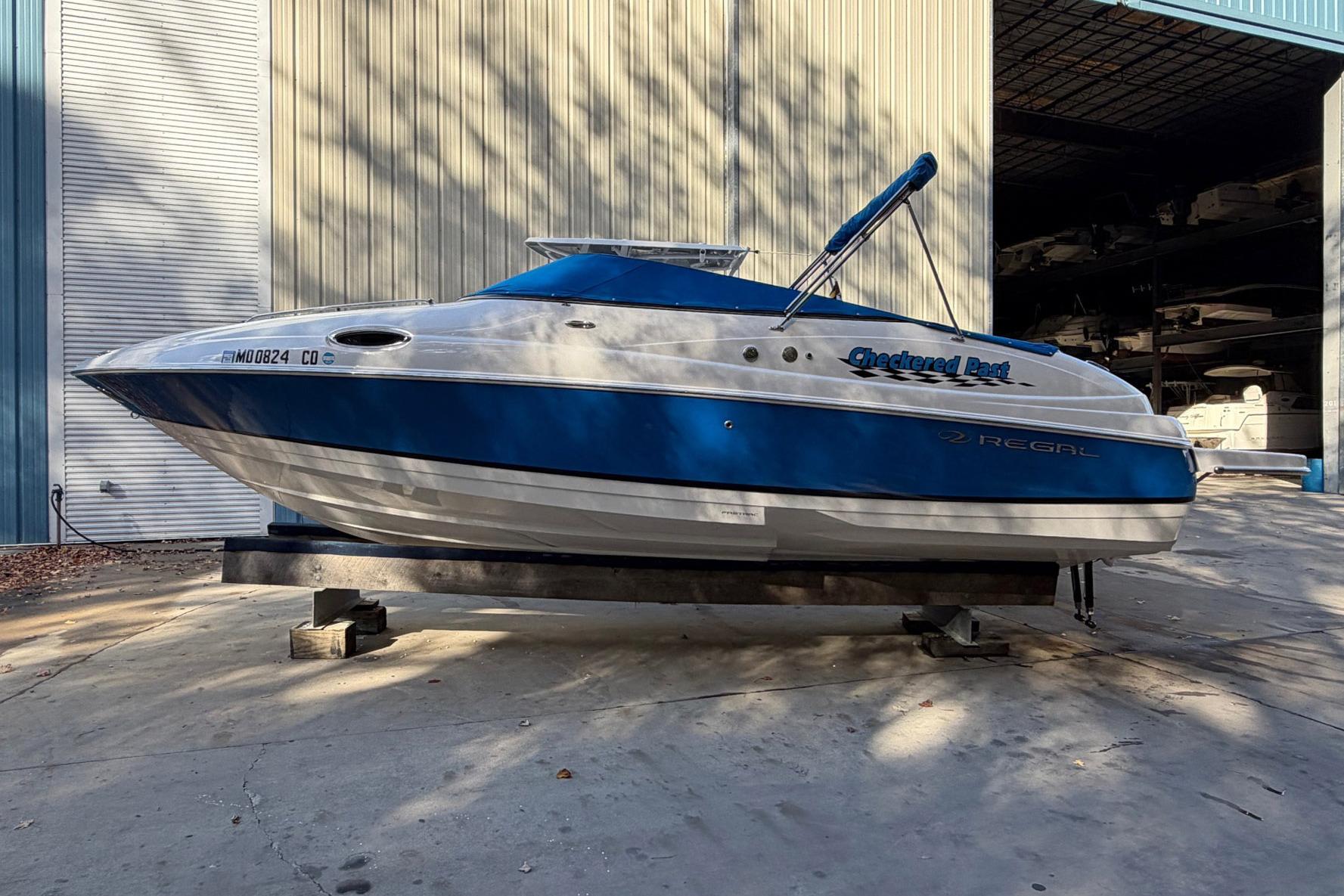2008 Regal 2450 Cuddy