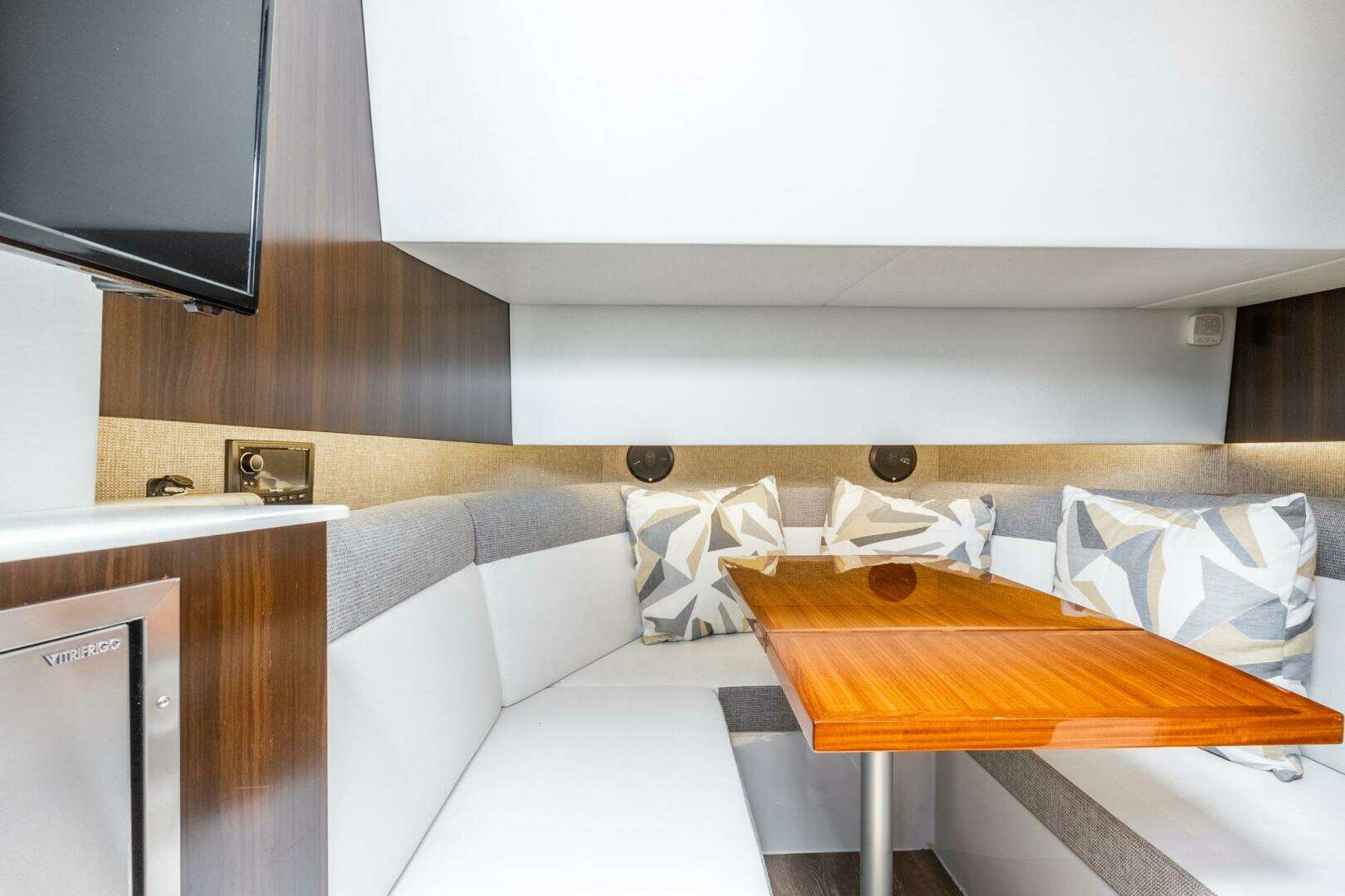 2021 Cruisers Yachts — - Image 35