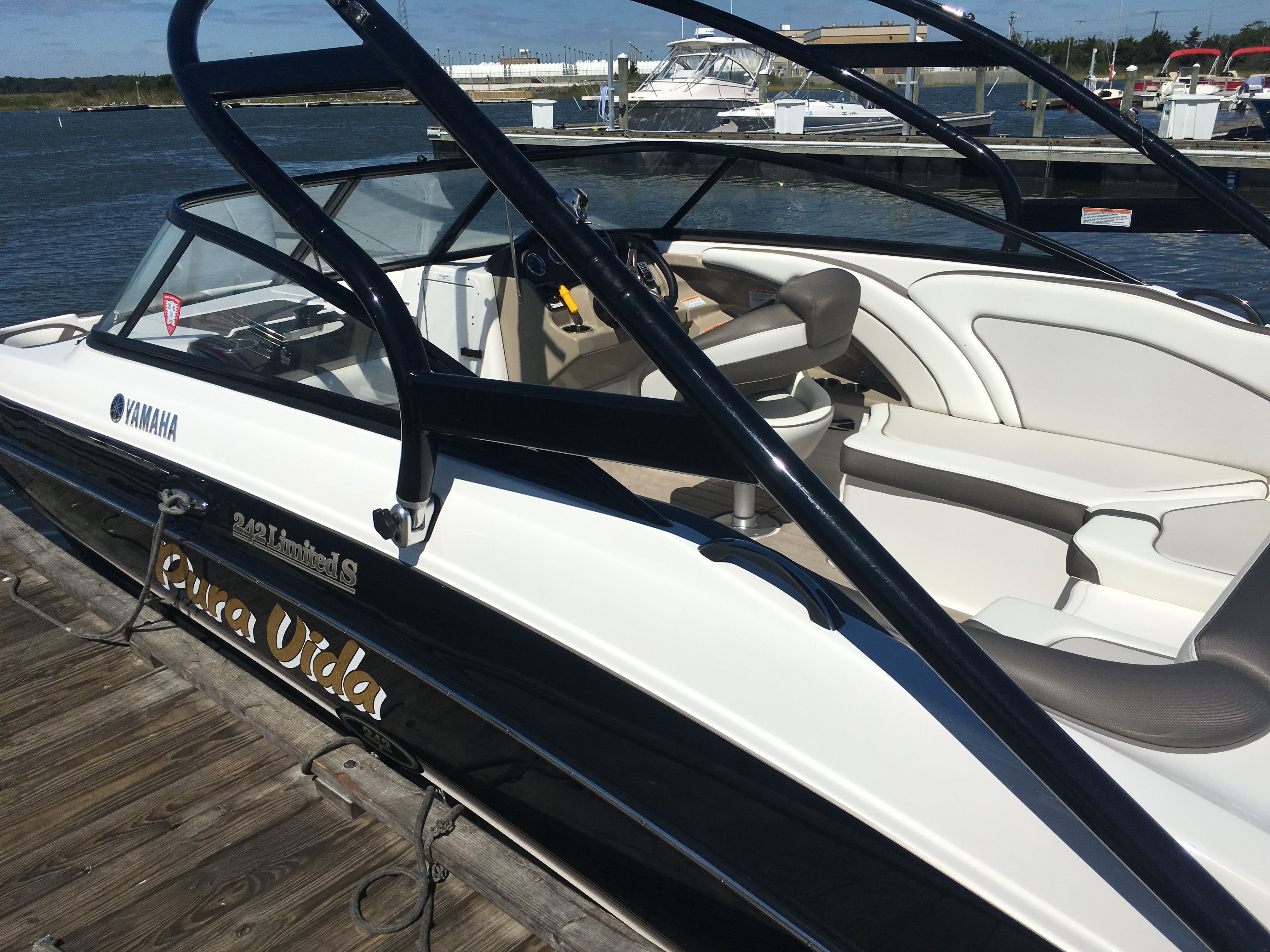 2014 Yamaha Boats 242 Limited S - 10