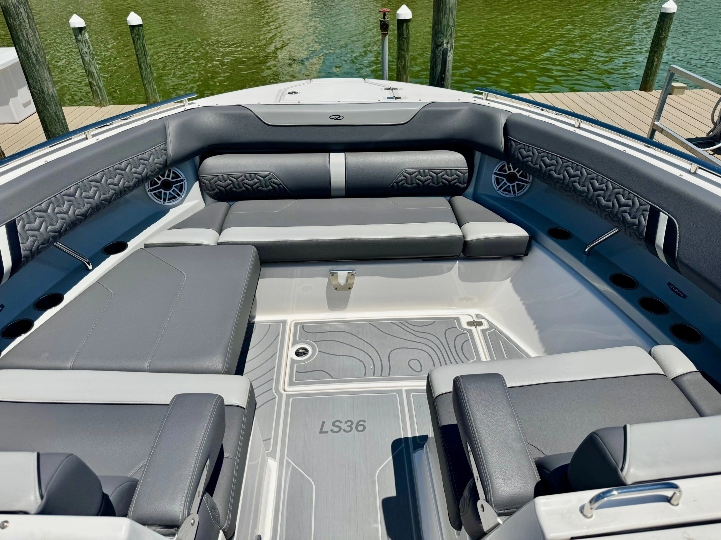 2025 Regal LS36 - Image 3