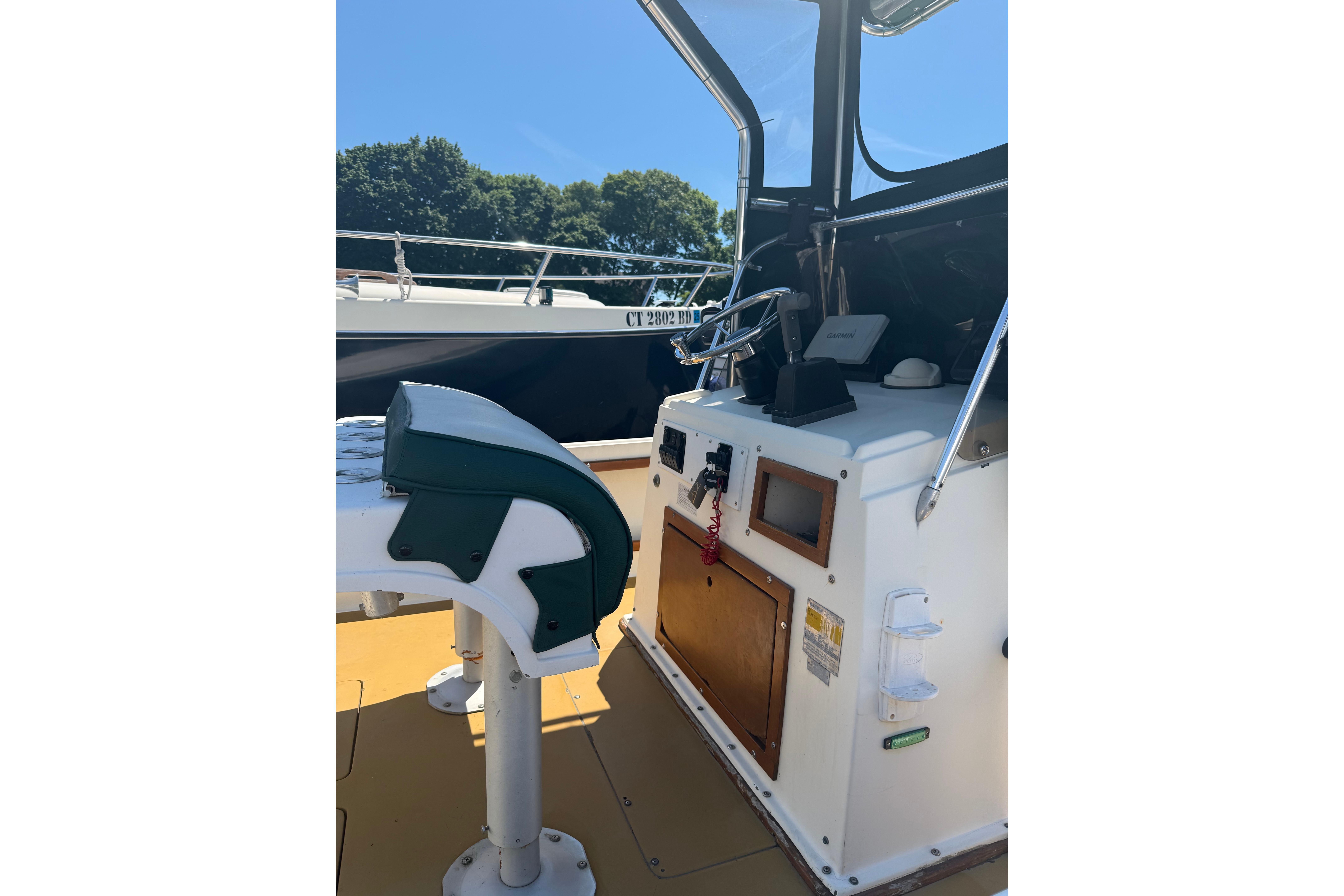 1982 Mako 20 Center Console boat interior with steering console and seating.