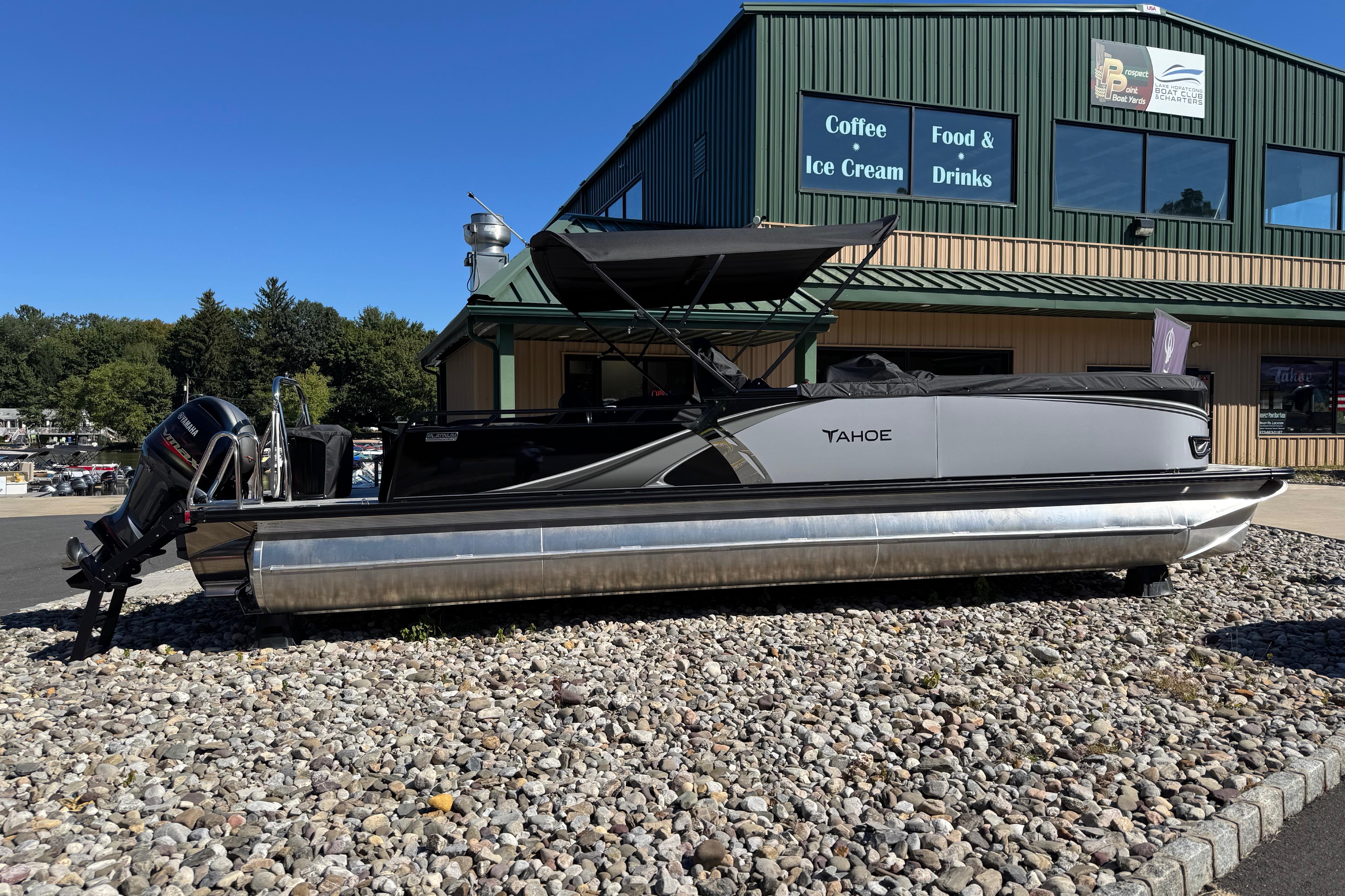 2025 Tahoe Pontoon LTZ Versitale Rear Bench