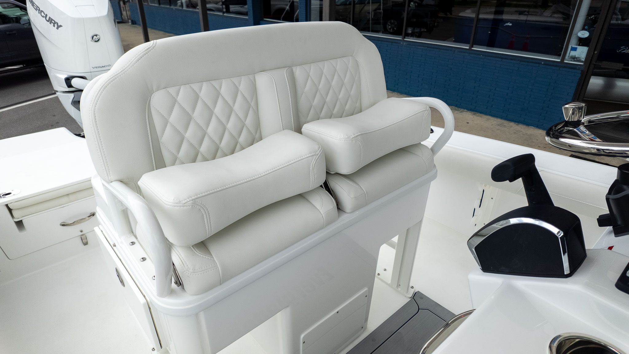 2026 Everglades 253 Center Console - 18
