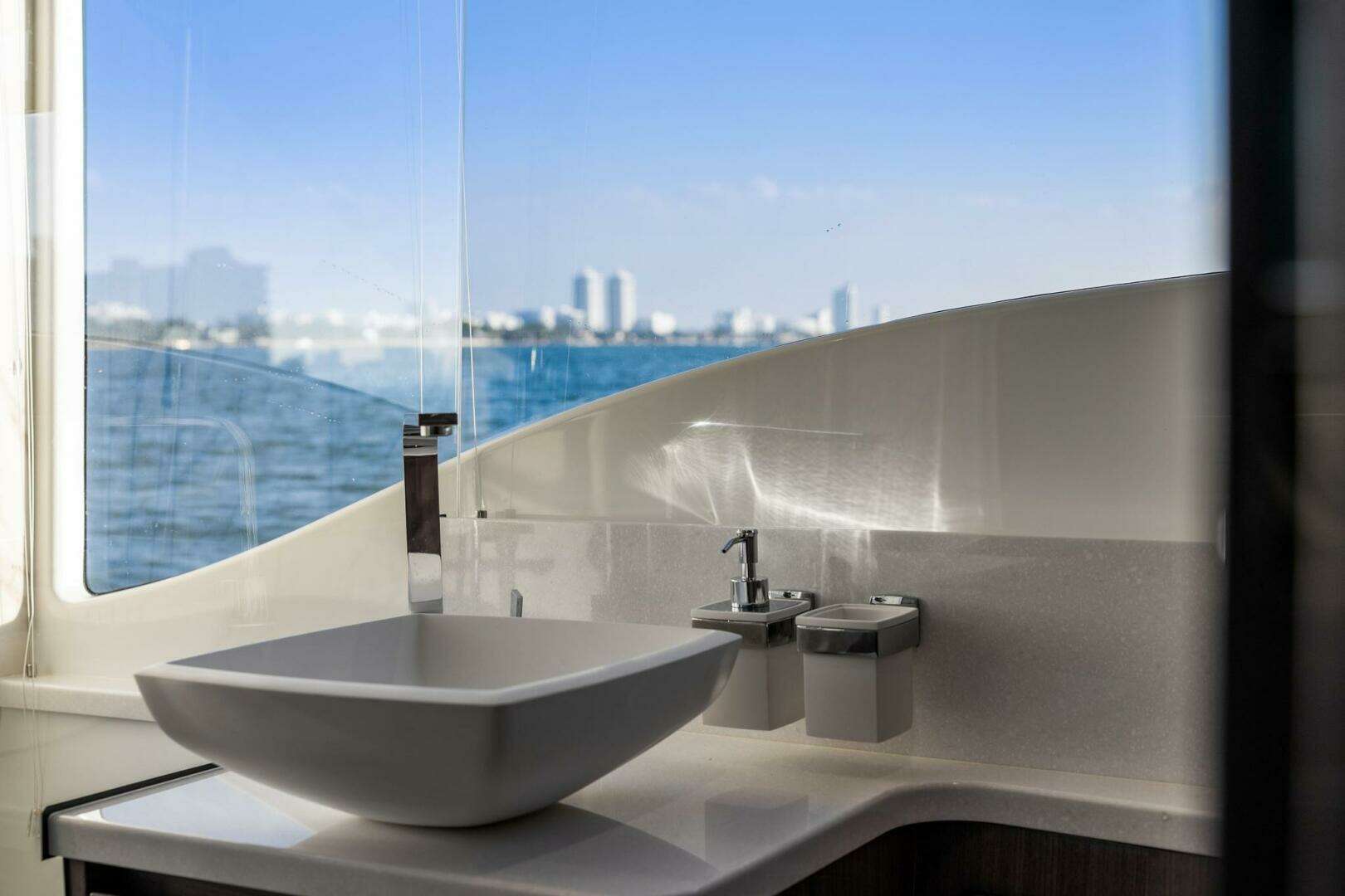 2025 Galeon 50 FLY - Image 46