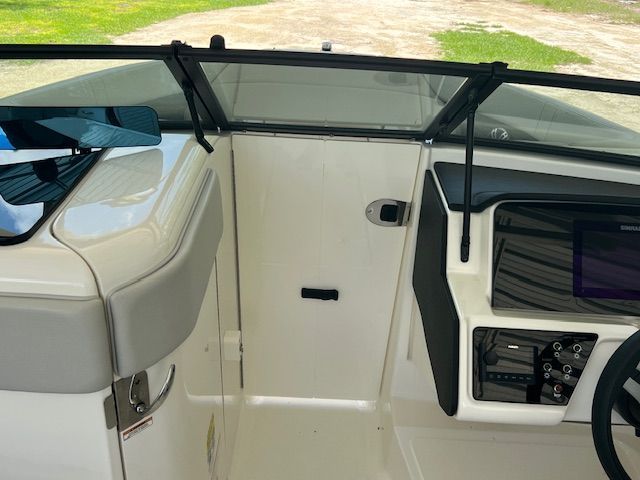 2023 Sea Ray SPX 230 - 12