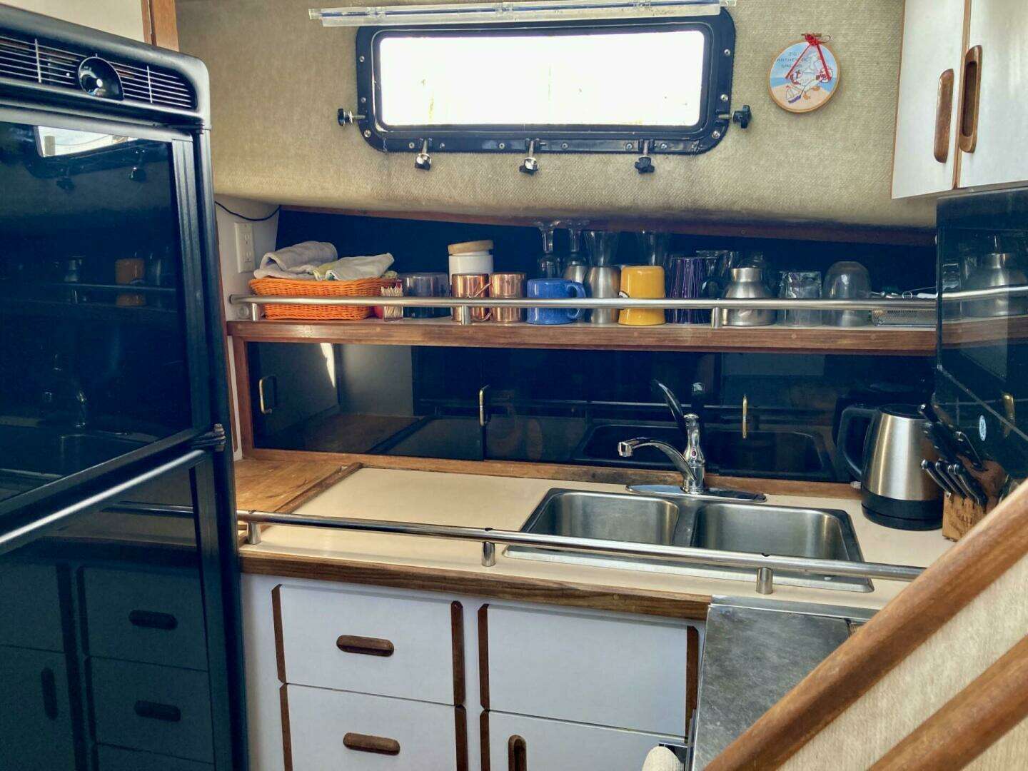 1983 Carver 3607 AC - Image 8