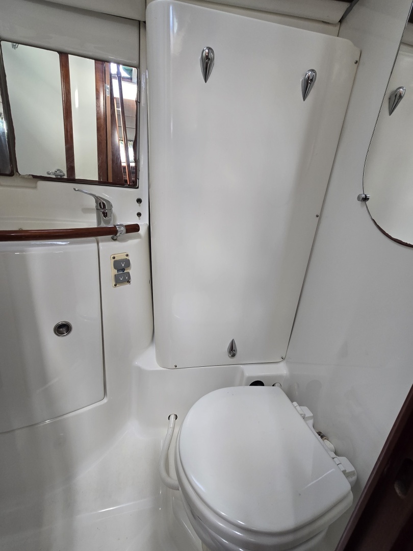 2004 Beneteau 423 - Image 45
