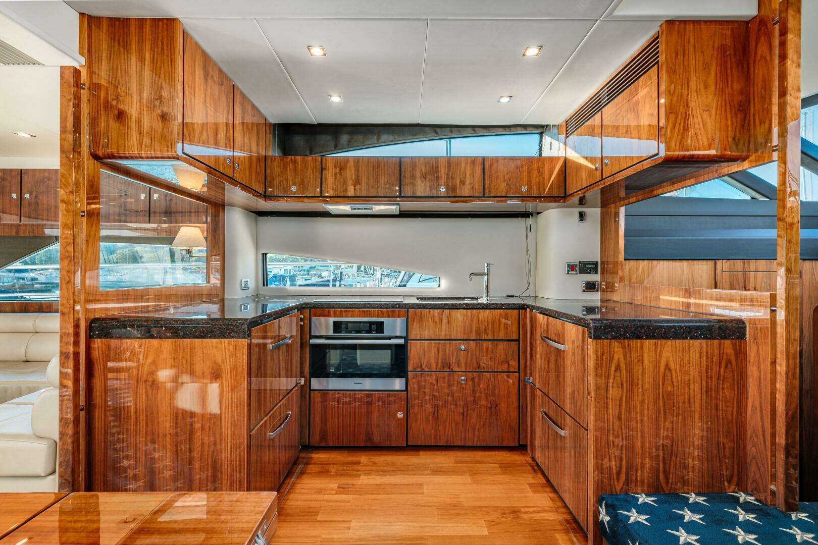 2011 Fairline 65 Squadron - Image 37