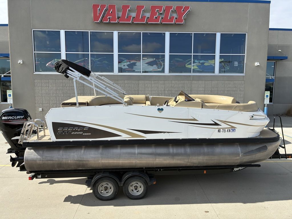 2015 Larson Escape 2200 RT
